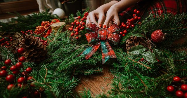 Праздничный венок украсит любое помещение Праздничный венок украсит любое помещение
