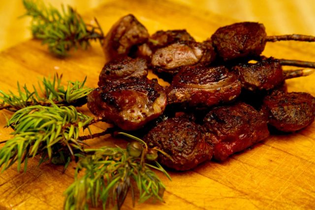 Сильный аромат не только улучшает жаркое, но и способствует более быстрому перевариванию. Сильный аромат не только улучшает жаркое, но и способствует более быстрому перевариванию.